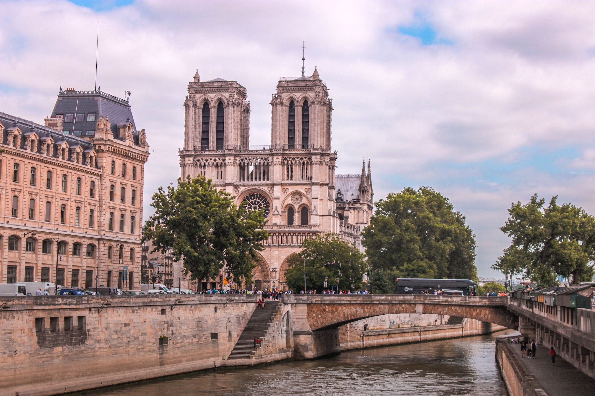 Notre Dame de Paris hannah reding qv9DvC2hh44 unsplash