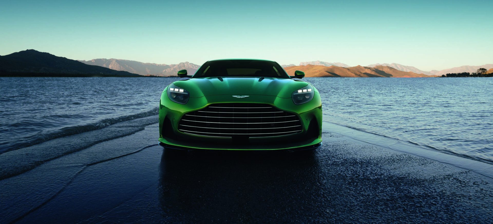 Aston Martin DB12 2023