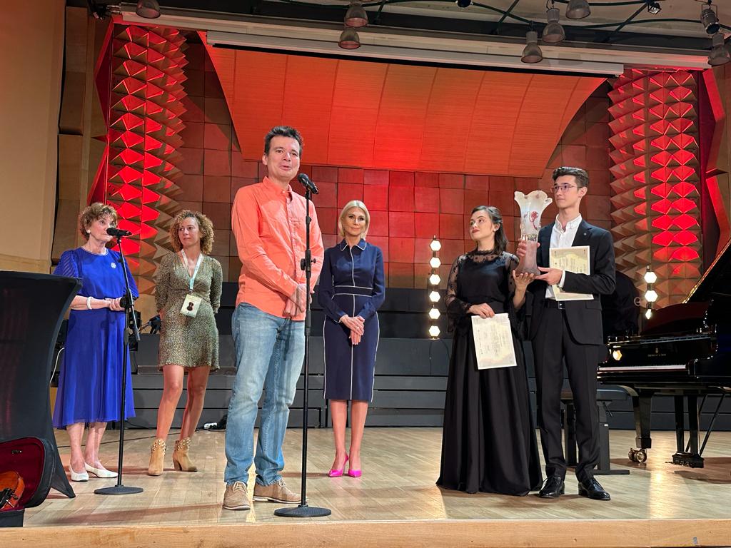 f586f09e e21b 4897 a125 5367f35b4a20