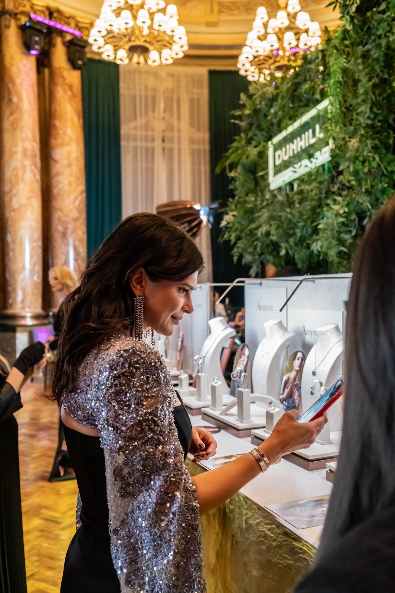 Amprente II un mix rafinat de tinute couture si bijuterii spectaculoase 8