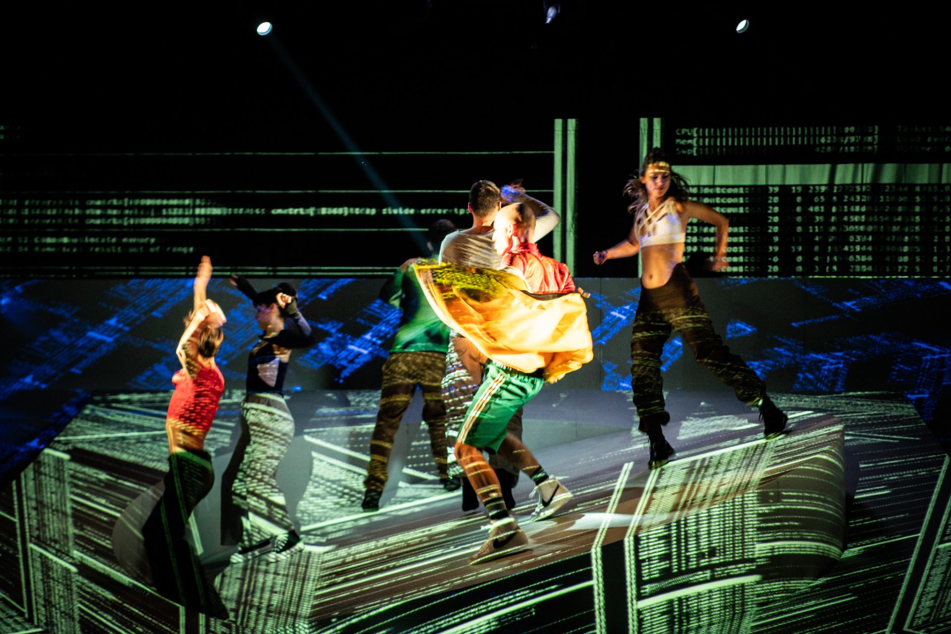 REvolutie. Ghid de supravietuire in secolul XXI. PREMIERA. regia Radu Nica. TEATRUL EXCELSIOR. foto Mihai Marin 2 web