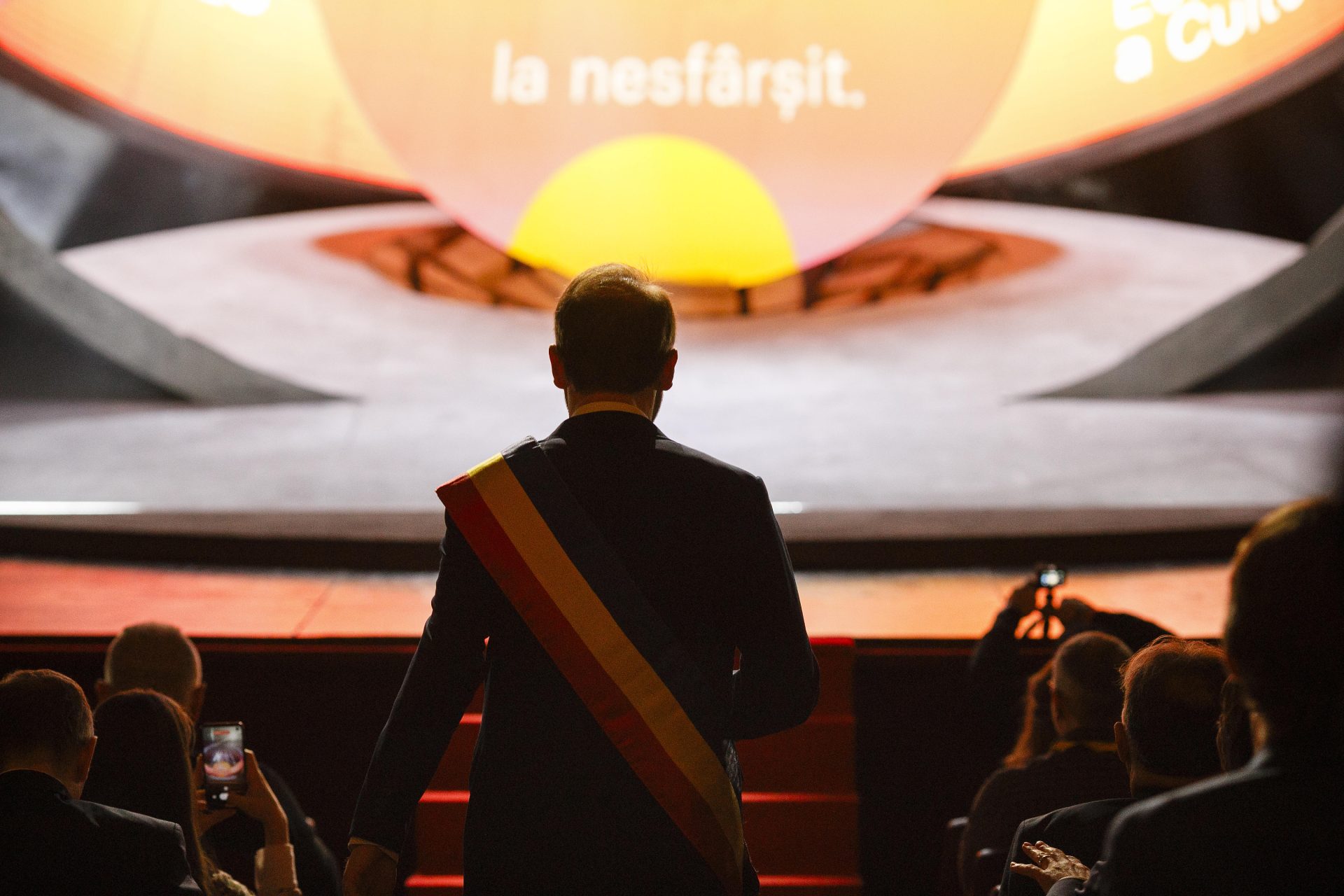 gala cornel putan 28