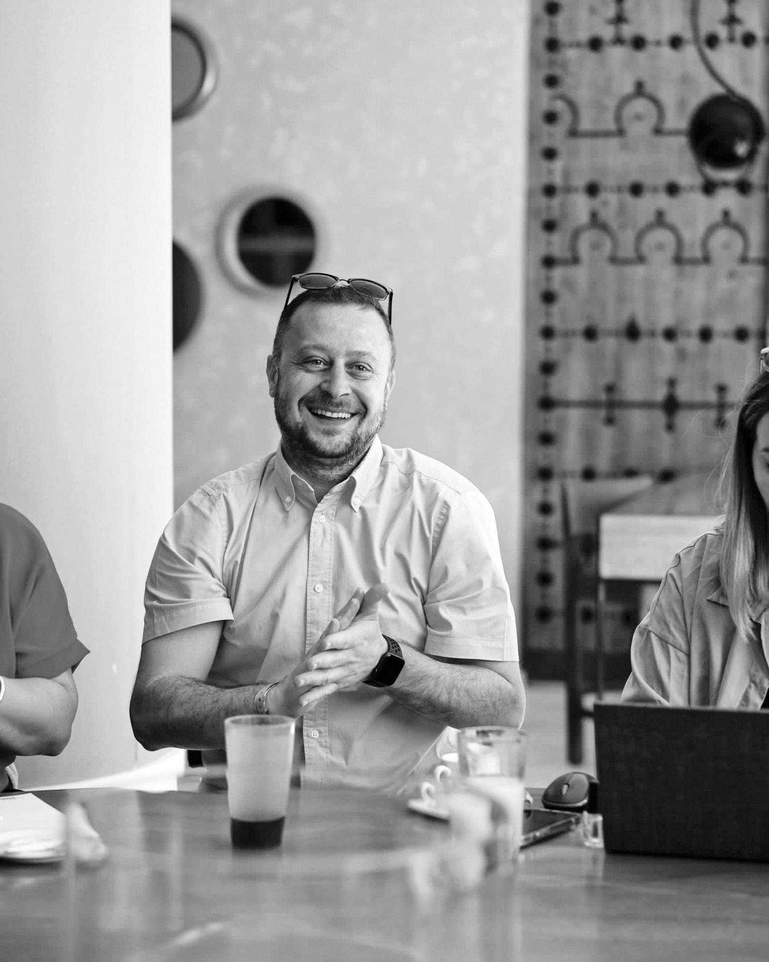 ovidiu neagoe alb negru 1