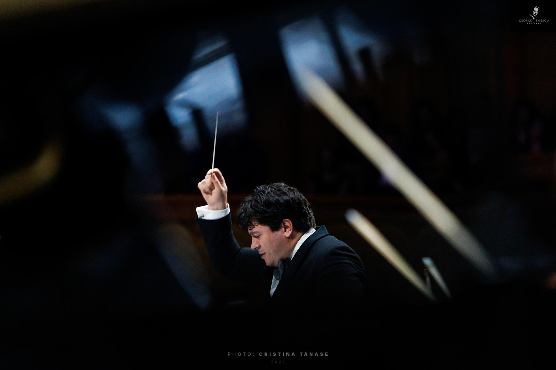 Cristian Macelaru dirijand Orchestra Nationala a Frantei in Festivalul International Georege Enescu 2023. foto Cristina Tanase.27