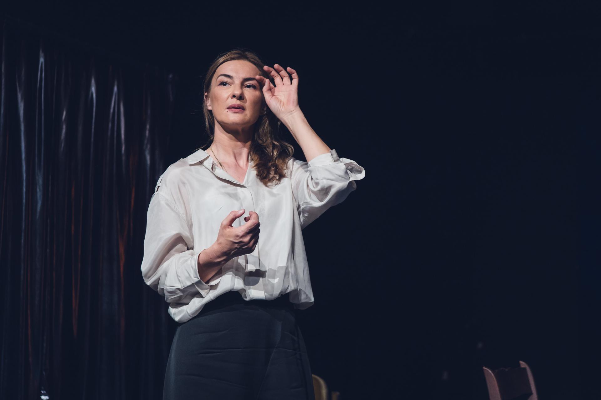 Ioana Flora, actriță: „Proiectul Fragil/e s-a născut din prietenia dintre femei”