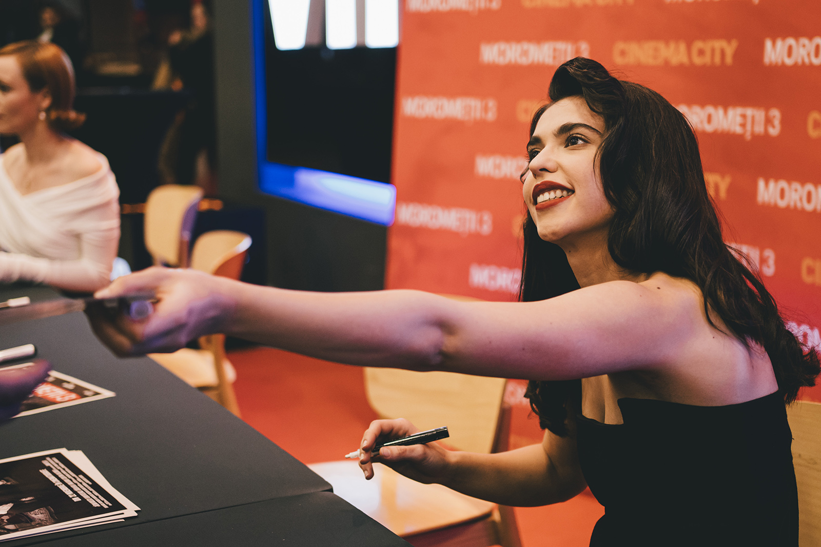 Mara Bugarin sesiune autografe @ Cinema City AFI Cotroceni photocredit Sabina Costinel