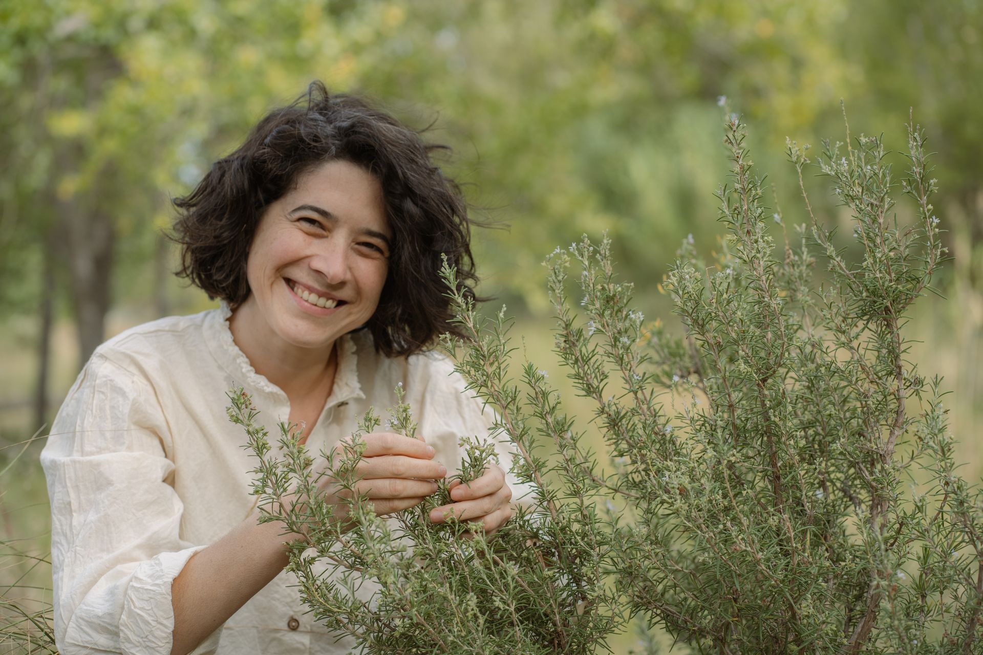 La Hodaia, Raluca Olaru face produse de îngrijire naturale având la bază magia tradiției reinterpretate