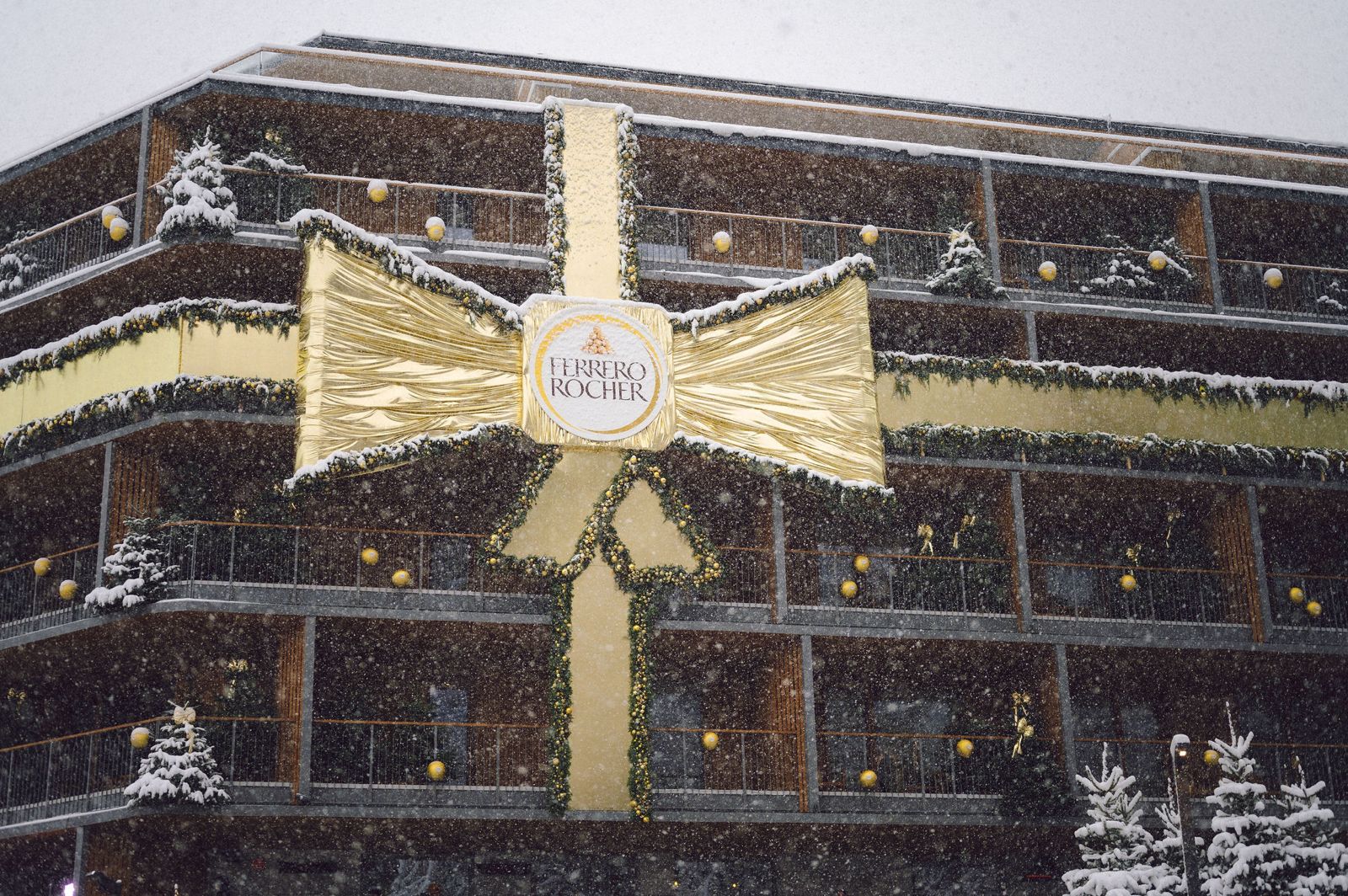 Swissotel din Poiana Brasov cu funda de Craciun