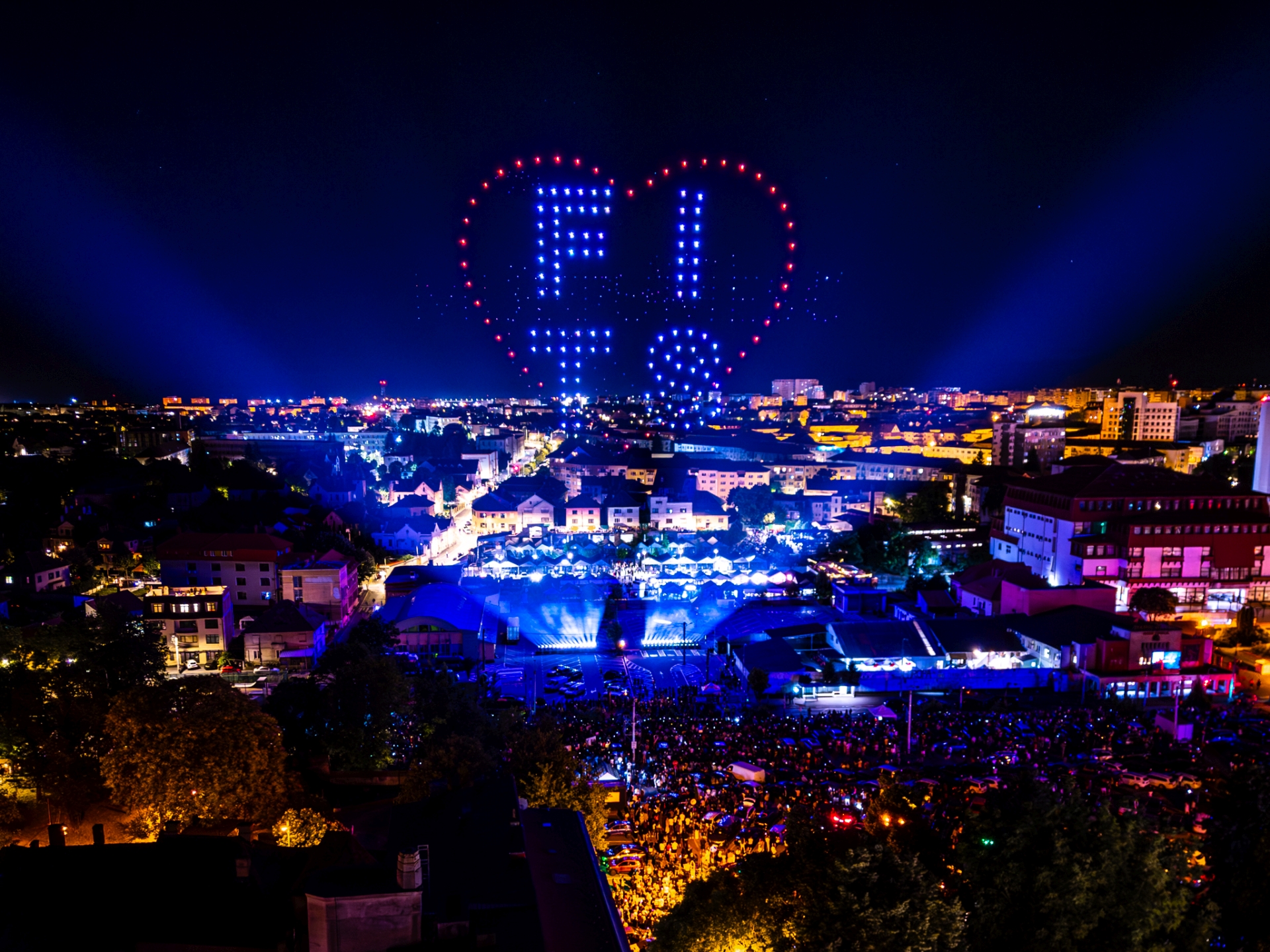 Un cer plin cu Multumesc in showul de drone FOTO Nicolae Gligor