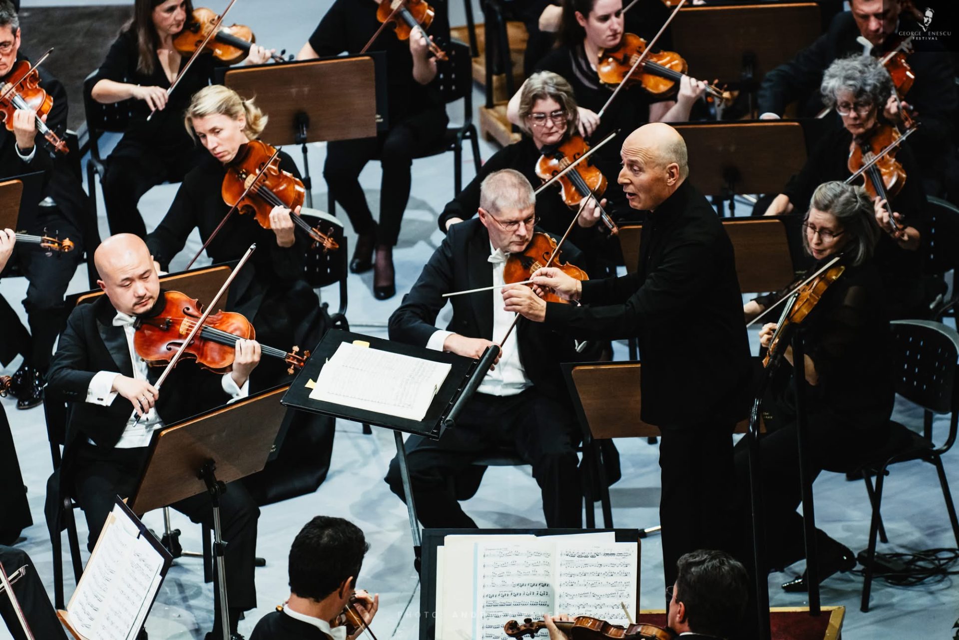 Dirijorul Paavo Jarvi si Orchestra Tonhalle Zurich pe scena Festivalului Enescu 2023