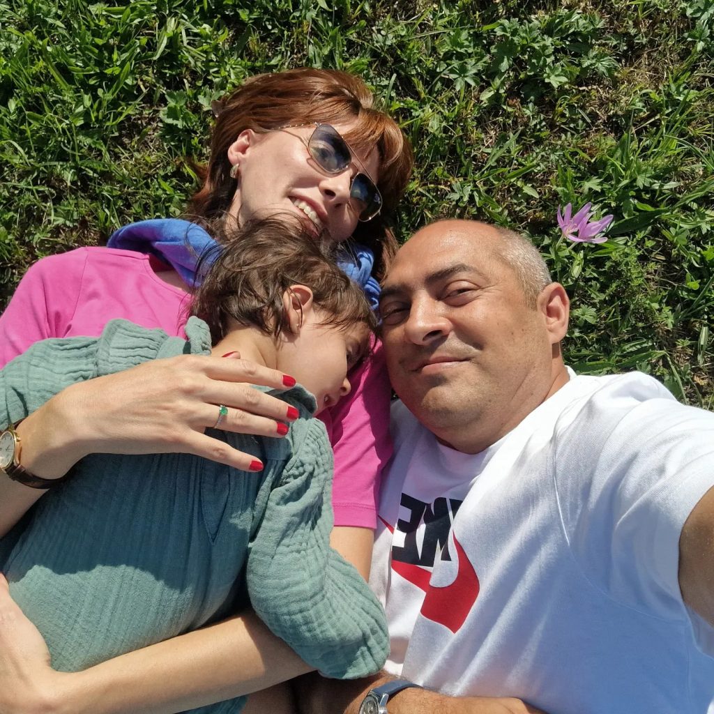 „Dacă nu ești cuminte, vine țiganul și te fură”, de Gelu Duminică, cartea care poate combate rasismul