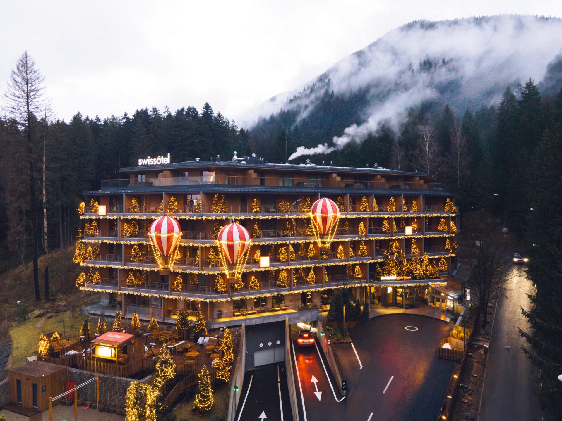 Decor inspirat de targurile de iarna din Alpi recreat in Poiana Brasov 1