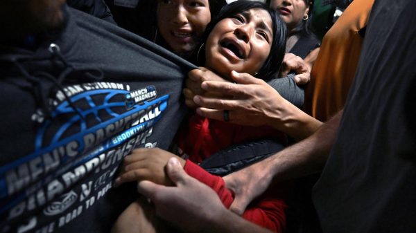 001 World Press Photo of the Year Carol Guzy ZUMA Press iWitness for Miami Herald