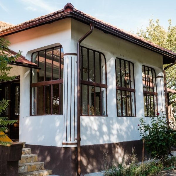 Conacul Kosca exterior 1