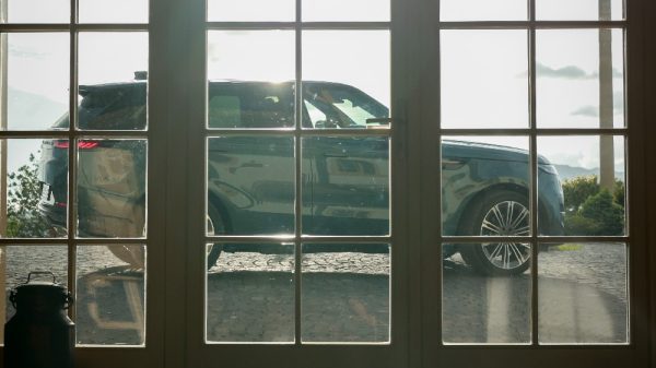 RANGE ROVER REDEFINESTE EXPERIENTA DE CALATORIE 08