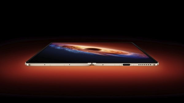 HONOR lanseaza in Romania noul smartphone pliabil