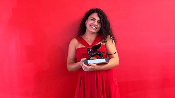 Alina Serban cu trofeul