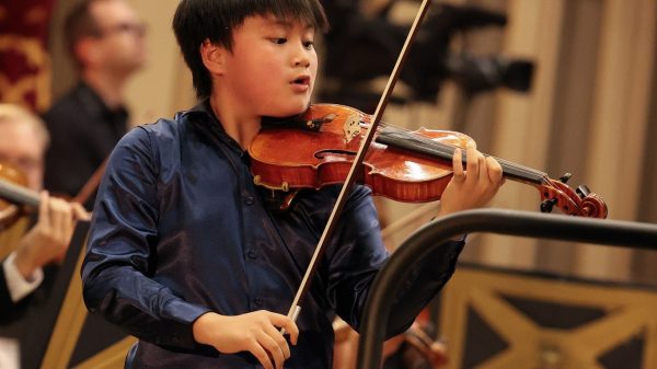 Jayden King devine cel mai tanar castigator din istoria Concursului International George Enescu