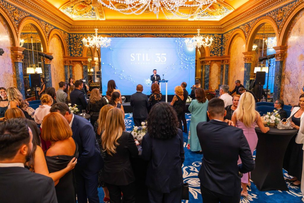 STIL Diamonds a celebrat 35 de ani de eleganță, măiestrie și povești care strălucesc 43 STIL Diamonds a celebrat 35 de ani 32