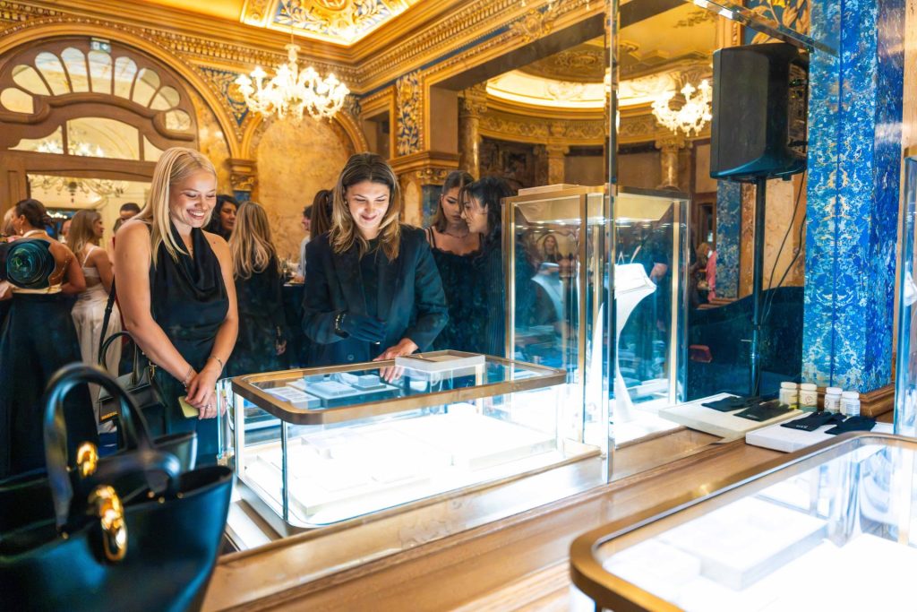 STIL Diamonds a celebrat 35 de ani de eleganță, măiestrie și povești care strălucesc 24 STIL Diamonds a celebrat 35 de ani 5